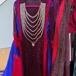 Pakistani suit with pants and dupatta it fits a size 38 bust